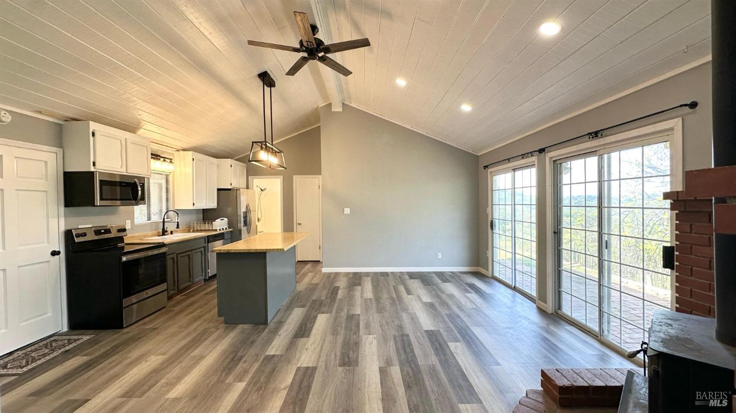 Detail Gallery Image 9 of 34 For 3425 Black Bart Trl, Redwood Valley,  CA 95470 - 2 Beds | 1 Baths