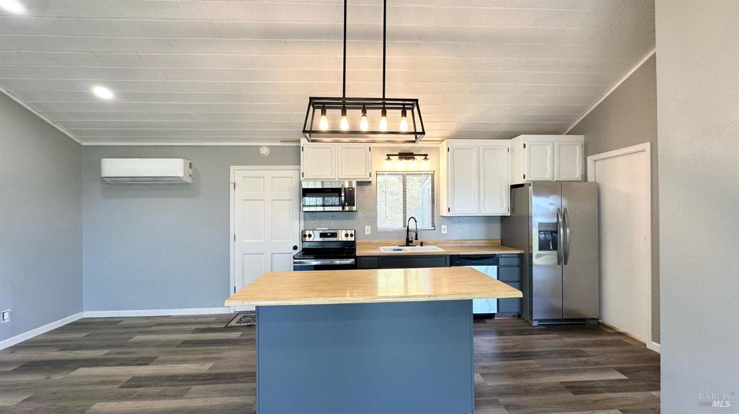 Detail Gallery Image 7 of 34 For 3425 Black Bart Trl, Redwood Valley,  CA 95470 - 2 Beds | 1 Baths