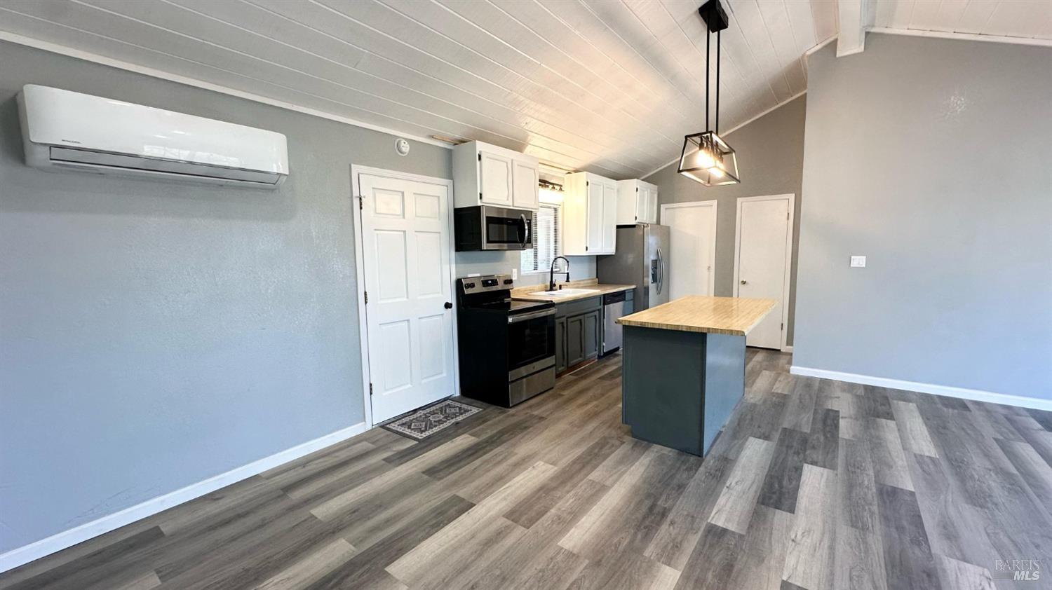 Detail Gallery Image 8 of 34 For 3425 Black Bart Trl, Redwood Valley,  CA 95470 - 2 Beds | 1 Baths