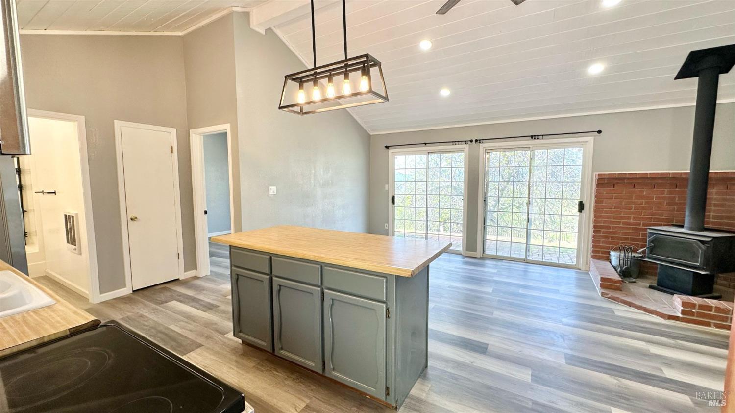 Detail Gallery Image 6 of 34 For 3425 Black Bart Trl, Redwood Valley,  CA 95470 - 2 Beds | 1 Baths