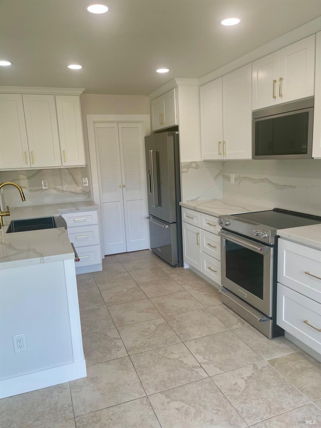 Detail Gallery Image 38 of 52 For 2442 Bay Hill Dr, Fairfield,  CA 94534 - 4 Beds | 2 Baths