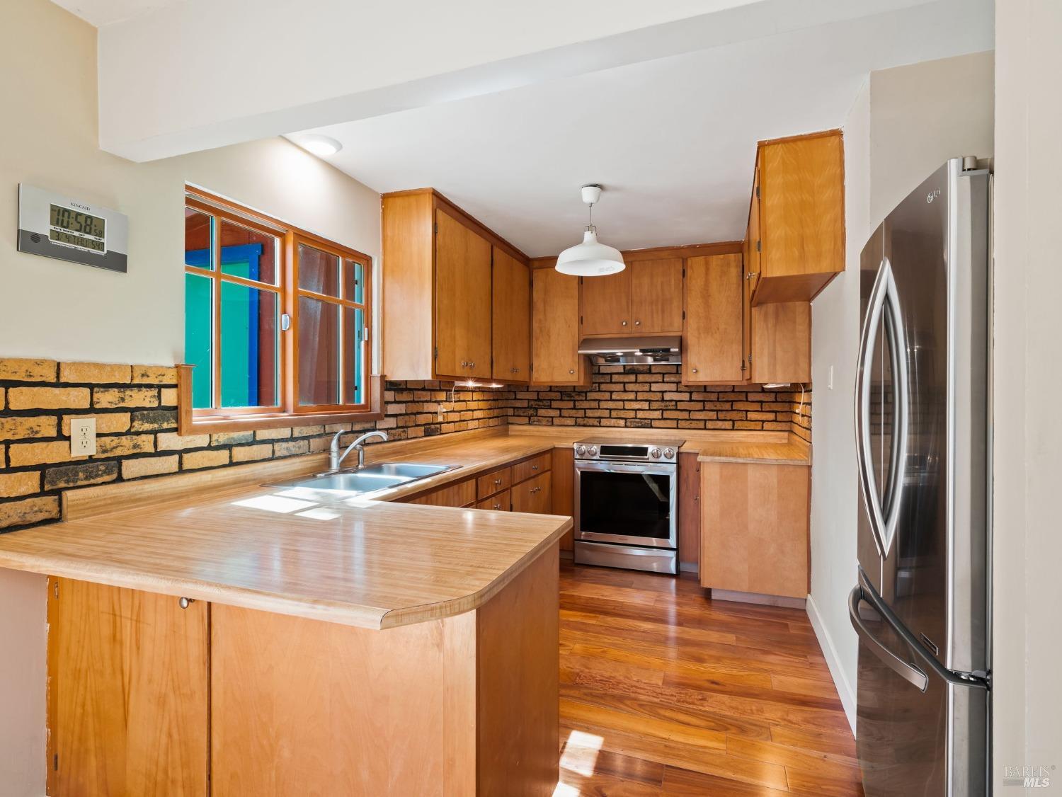 Detail Gallery Image 8 of 41 For 8330 Highway 128 Hwy, Philo,  CA 95466 - 2 Beds | 2 Baths