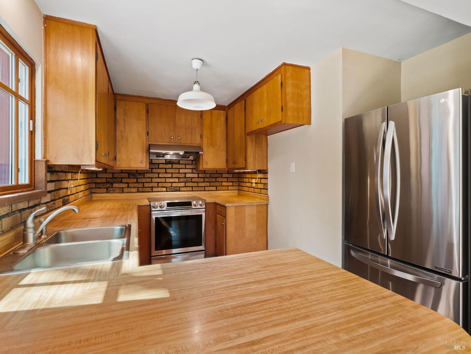 Detail Gallery Image 9 of 41 For 8330 Highway 128 Hwy, Philo,  CA 95466 - 2 Beds | 2 Baths