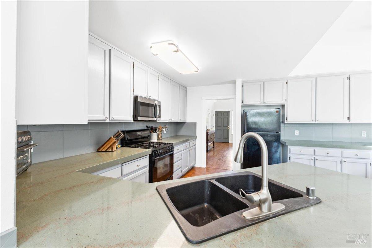 Detail Gallery Image 11 of 39 For 15401 Thomas St, Glen Ellen,  CA 95442 - 3 Beds | 2 Baths