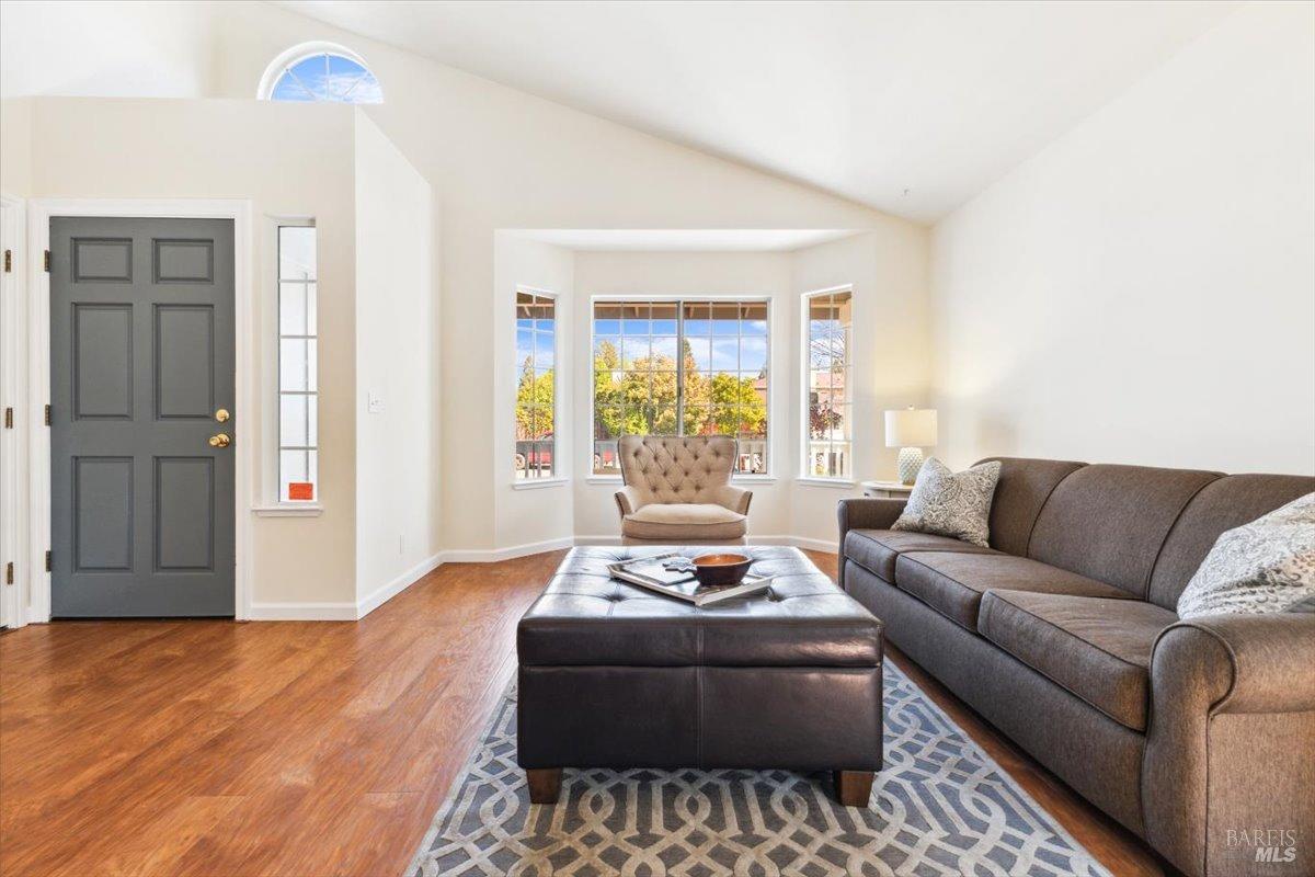 Detail Gallery Image 3 of 39 For 15401 Thomas St, Glen Ellen,  CA 95442 - 3 Beds | 2 Baths