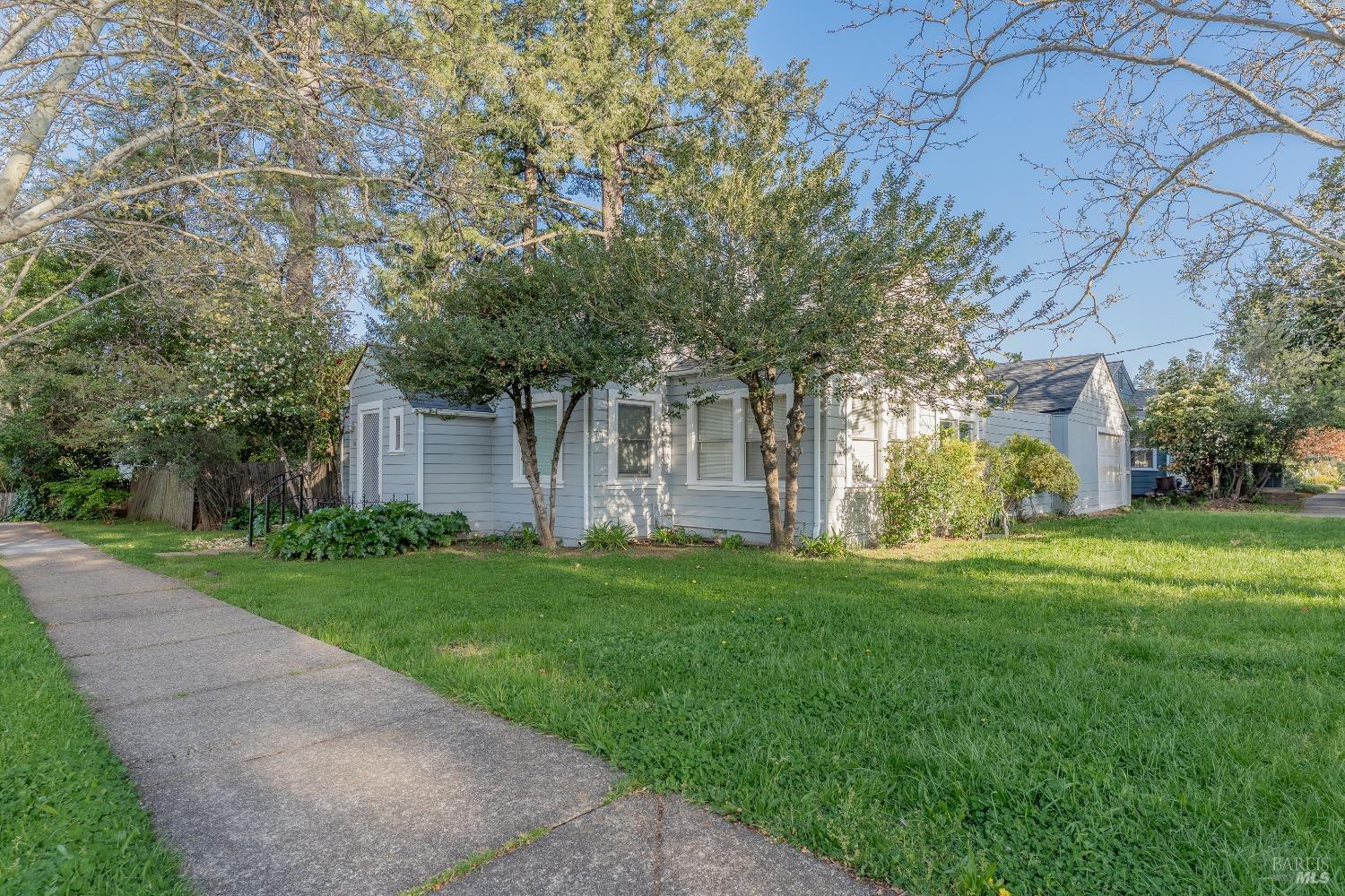 Detail Gallery Image 3 of 20 For 735 Grove Ave, Ukiah,  CA 95482 - 2 Beds | 1 Baths