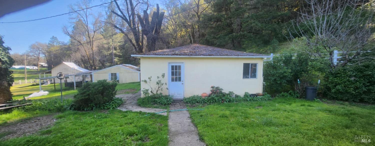 Detail Gallery Image 3 of 32 For 78951 Zenia Rd, Covelo,  CA 95428 - 3 Beds | 1/1 Baths