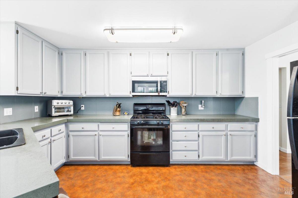 Detail Gallery Image 8 of 39 For 15401 Thomas St, Glen Ellen,  CA 95442 - 3 Beds | 2 Baths
