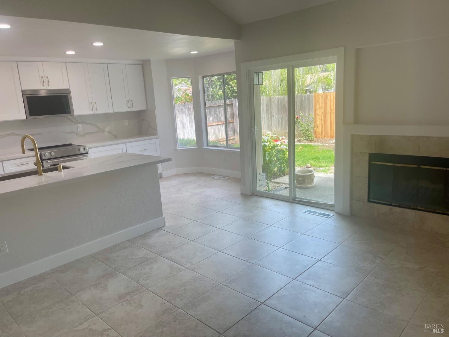 Detail Gallery Image 31 of 52 For 2442 Bay Hill Dr, Fairfield,  CA 94534 - 4 Beds | 2 Baths