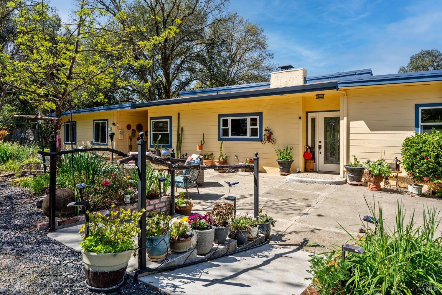 Detail Gallery Image 5 of 39 For 5490 Eastside Calpella Rd, Ukiah,  CA 95482 - 4 Beds | 3 Baths