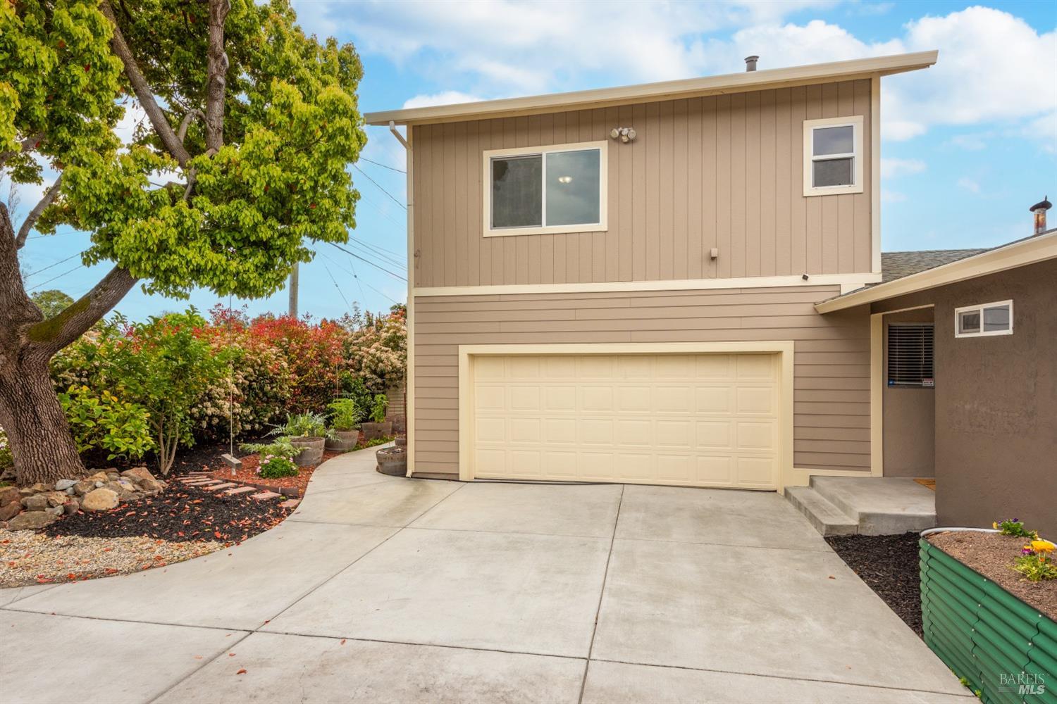 Detail Gallery Image 3 of 34 For 516 Alta Ave, Rohnert Park,  CA 94928 - 5 Beds | 3 Baths