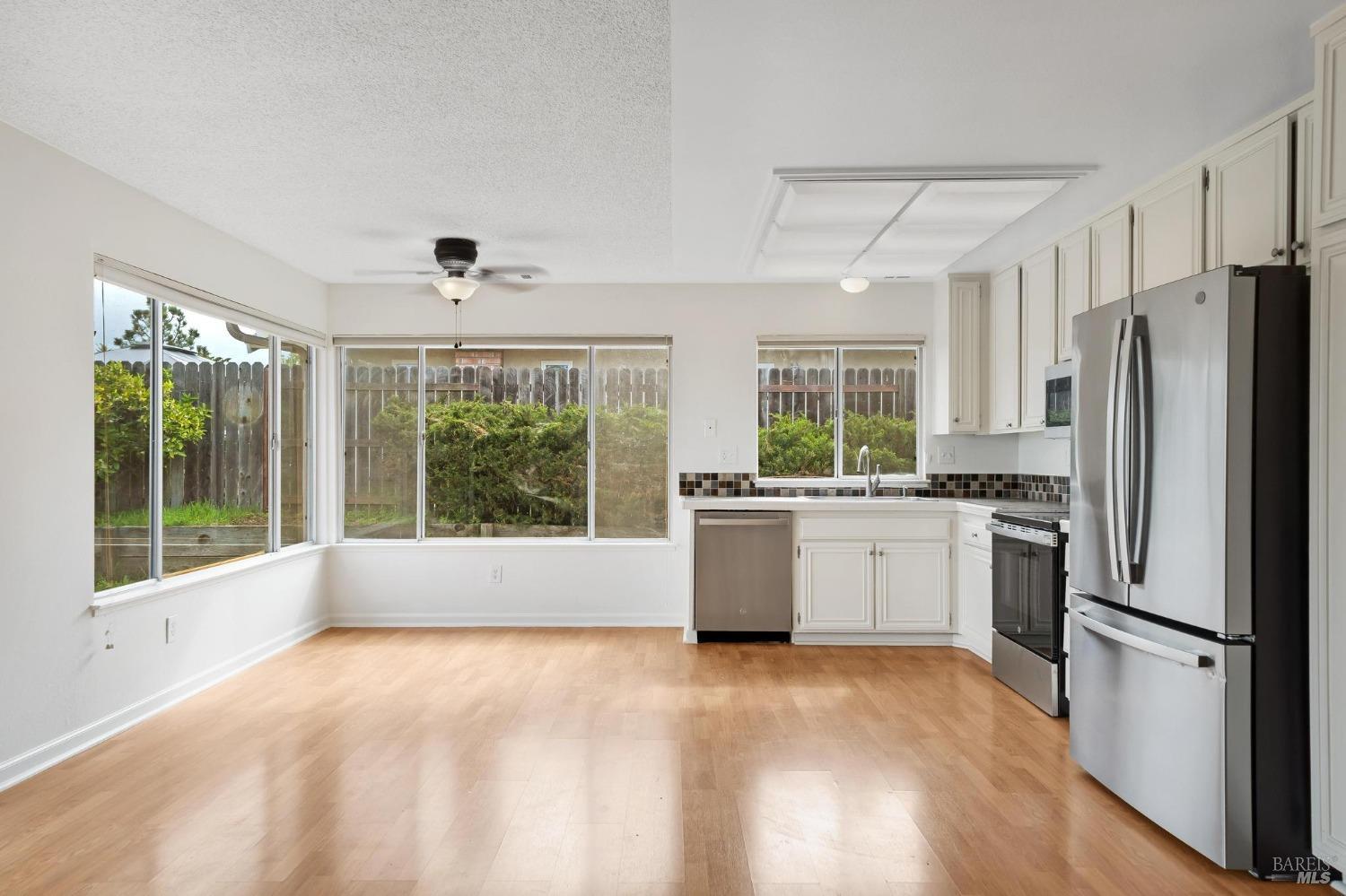Detail Gallery Image 12 of 31 For 170 Wren Ct, Vallejo,  CA 94591 - 3 Beds | 2 Baths