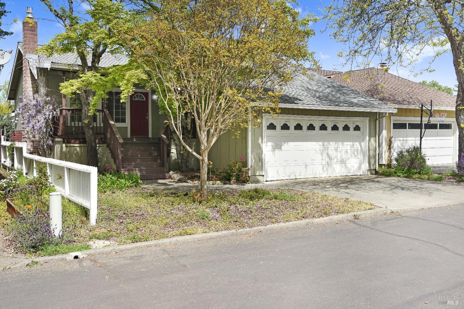 Detail Gallery Image 4 of 29 For 1728 Arroyo Sierra Cir, Santa Rosa,  CA 95405 - 3 Beds | 2/1 Baths