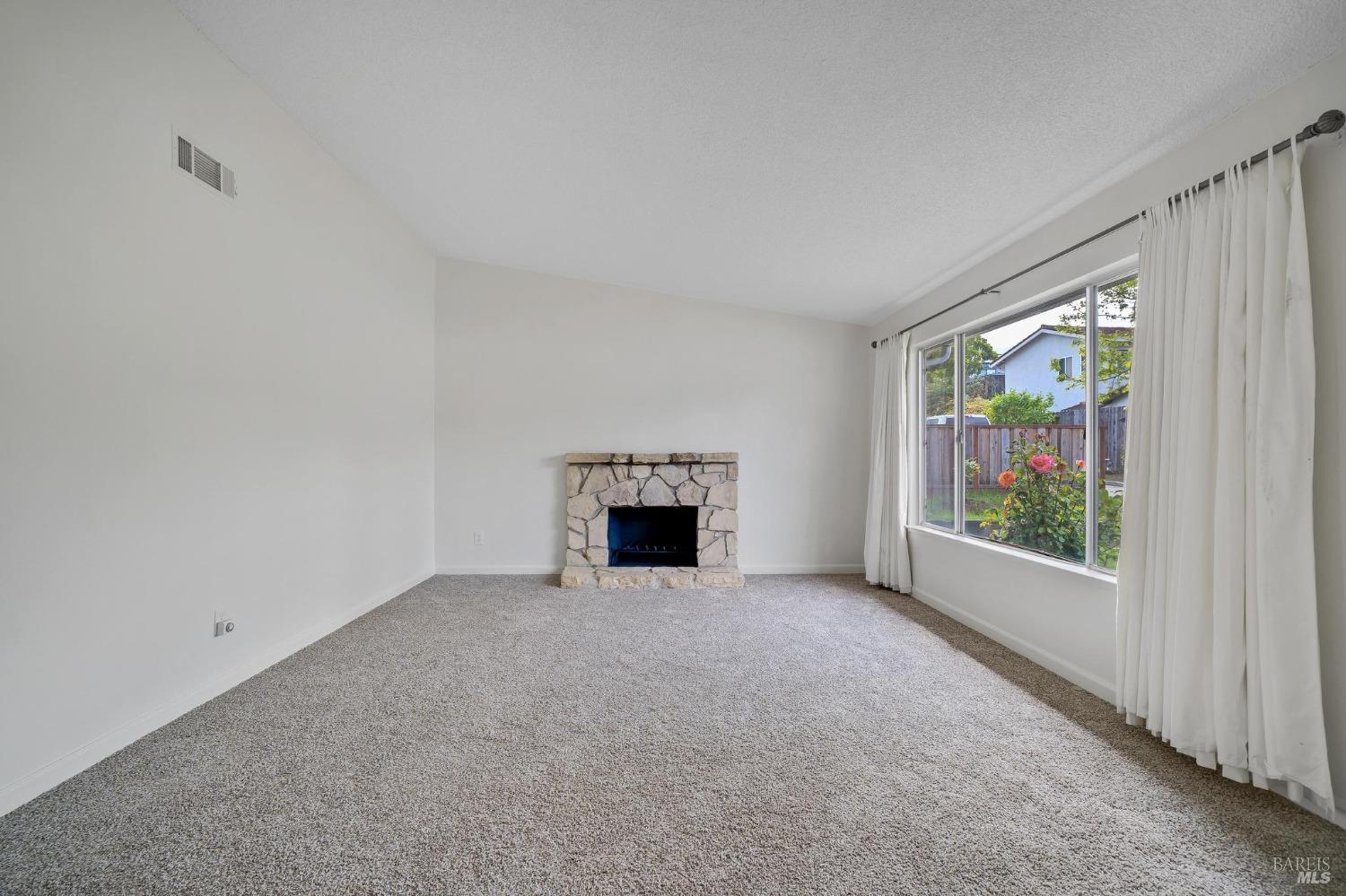 Detail Gallery Image 9 of 31 For 170 Wren Ct, Vallejo,  CA 94591 - 3 Beds | 2 Baths