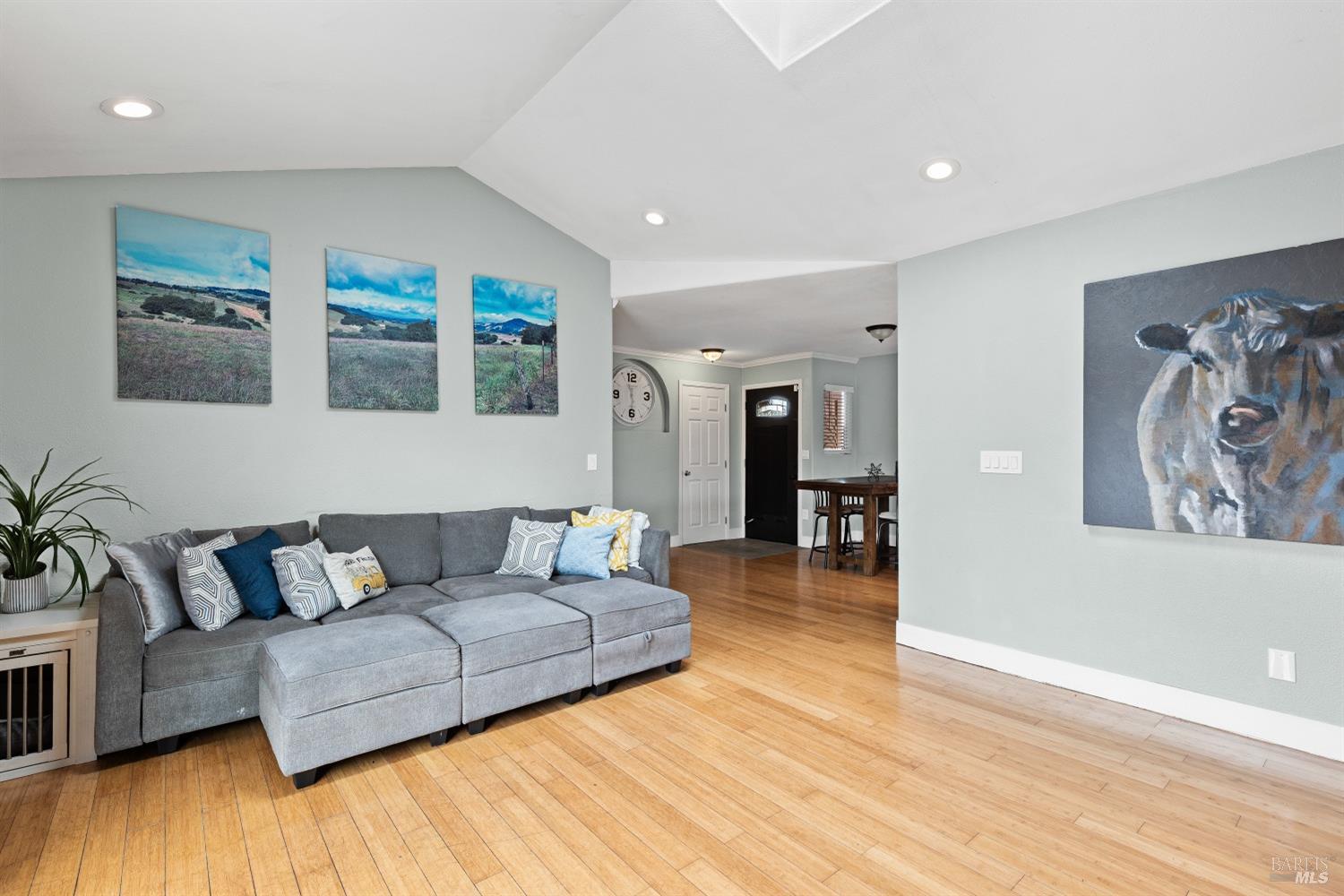 Detail Gallery Image 17 of 34 For 516 Alta Ave, Rohnert Park,  CA 94928 - 5 Beds | 3 Baths