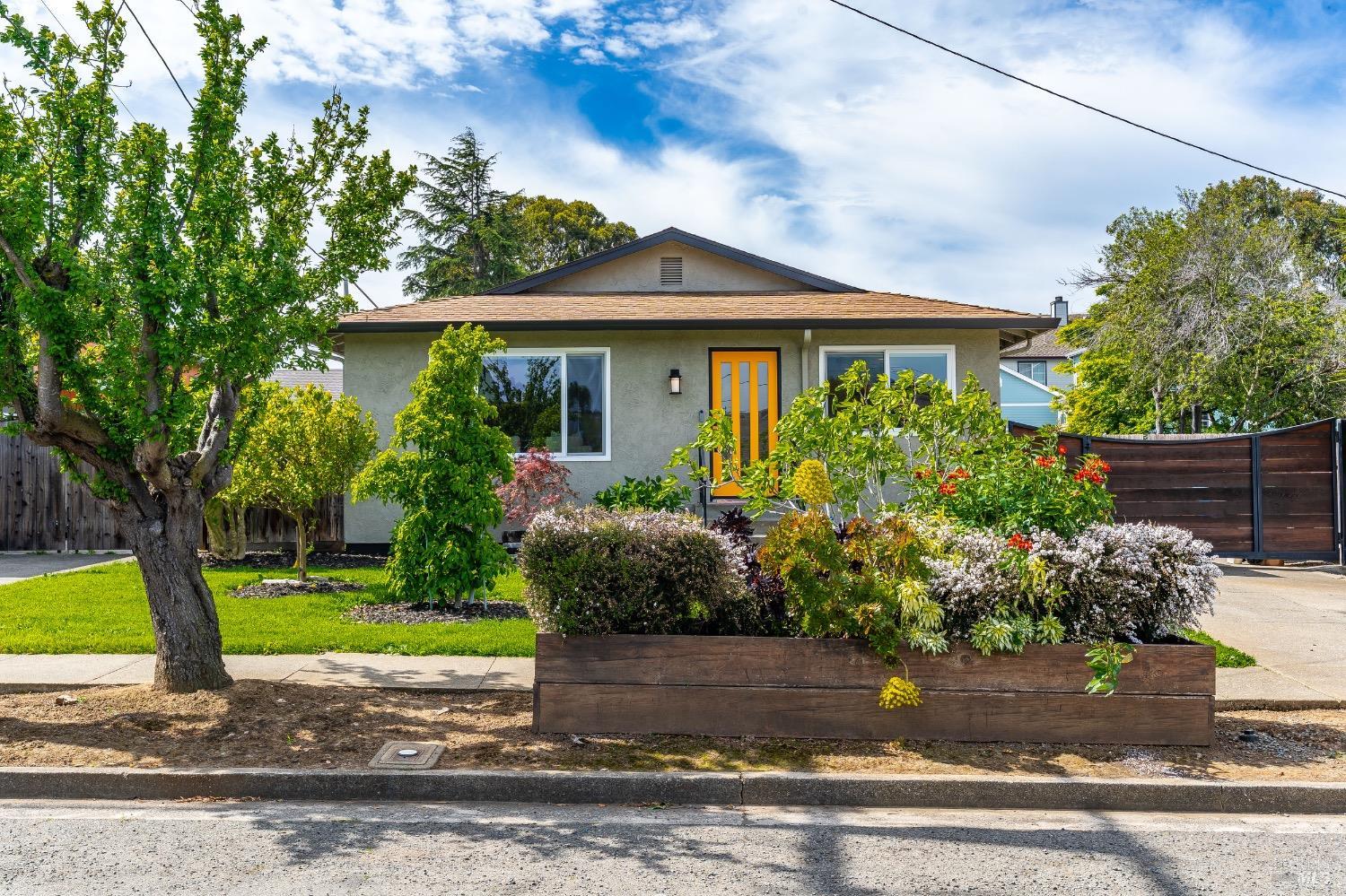 Detail Gallery Image 1 of 1 For 770 W I St, Benicia,  CA 94510 - 3 Beds | 2 Baths