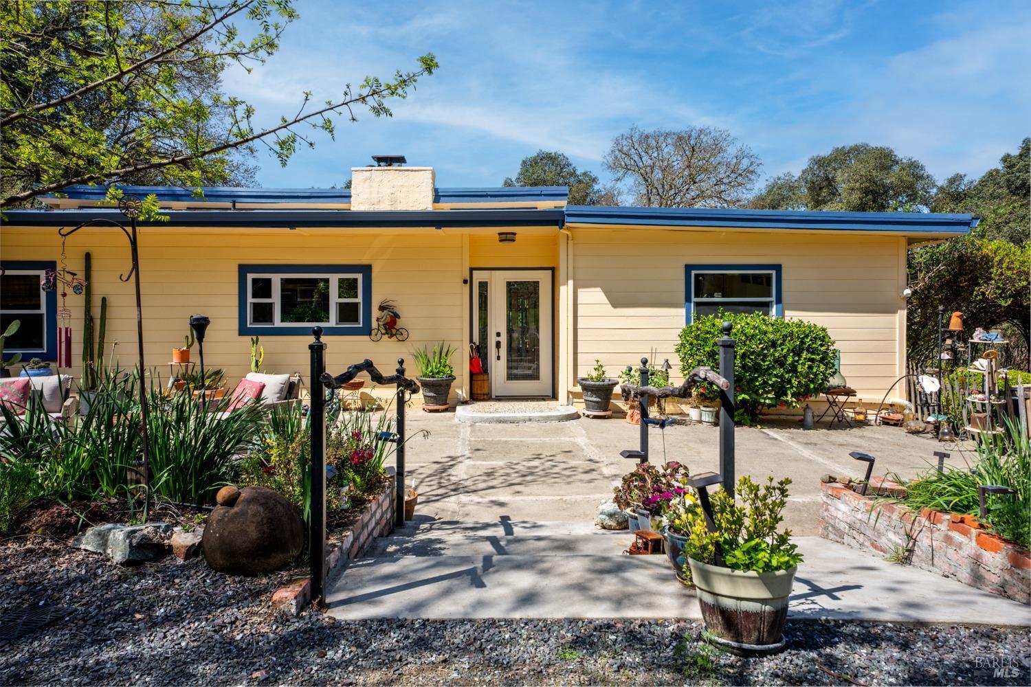 Detail Gallery Image 6 of 39 For 5490 Eastside Calpella Rd, Ukiah,  CA 95482 - 4 Beds | 3 Baths