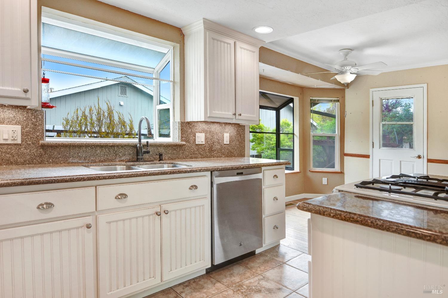 Detail Gallery Image 10 of 29 For 1728 Arroyo Sierra Cir, Santa Rosa,  CA 95405 - 3 Beds | 2/1 Baths