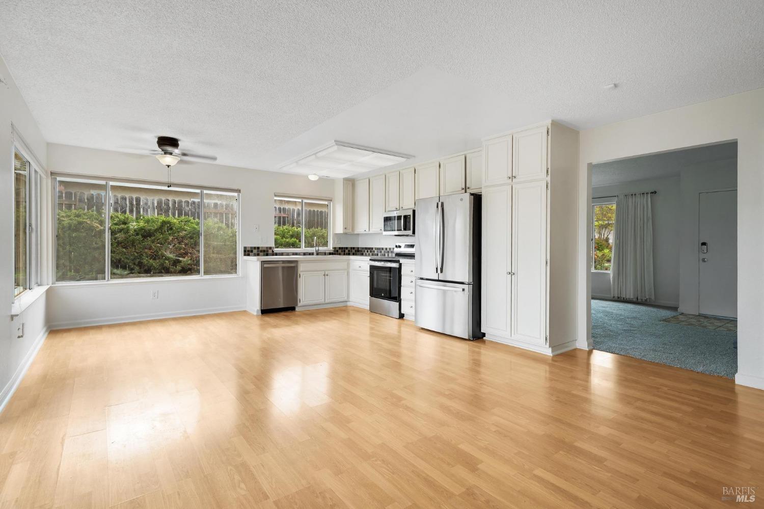 Detail Gallery Image 10 of 31 For 170 Wren Ct, Vallejo,  CA 94591 - 3 Beds | 2 Baths