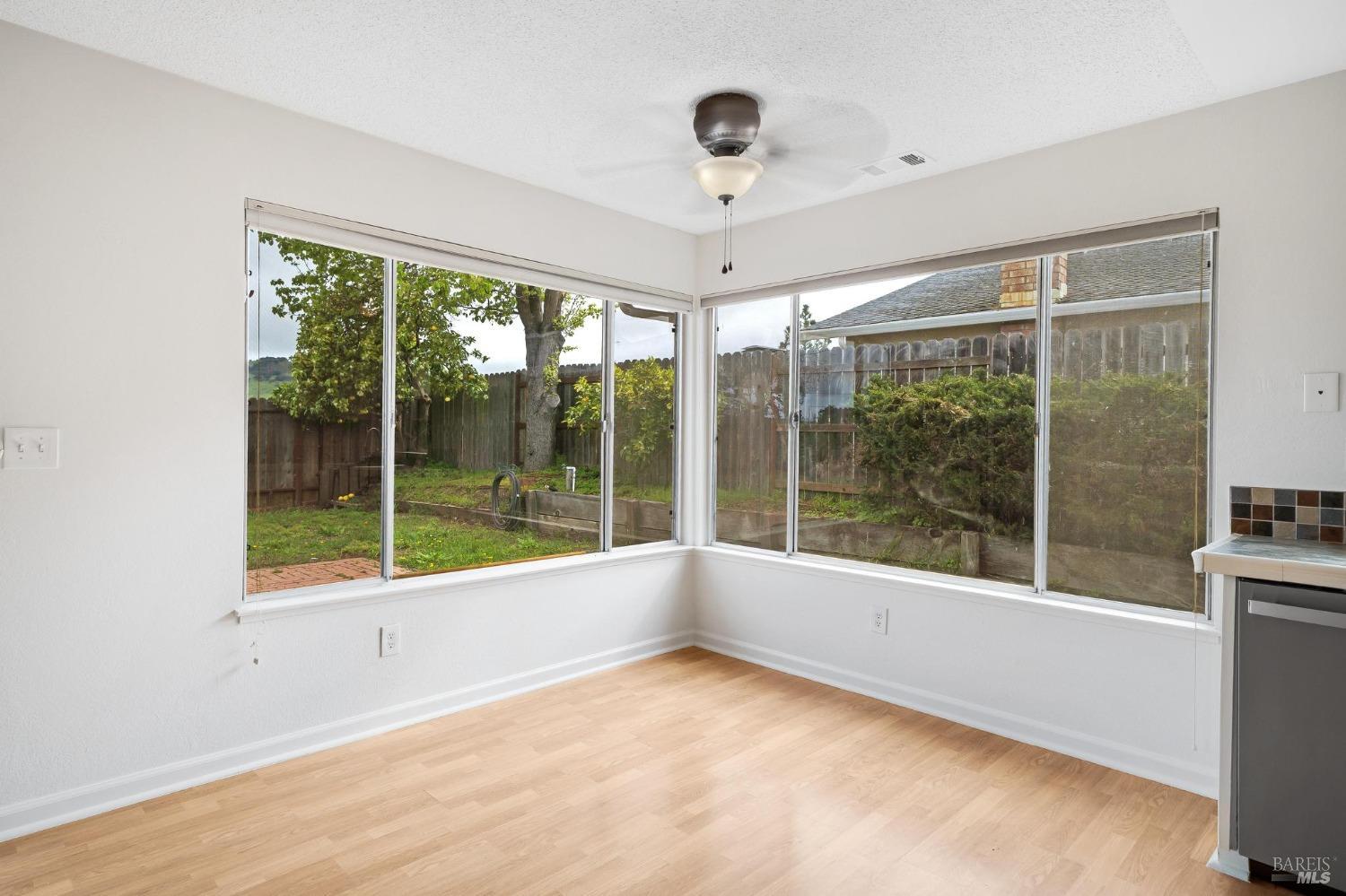 Detail Gallery Image 14 of 31 For 170 Wren Ct, Vallejo,  CA 94591 - 3 Beds | 2 Baths