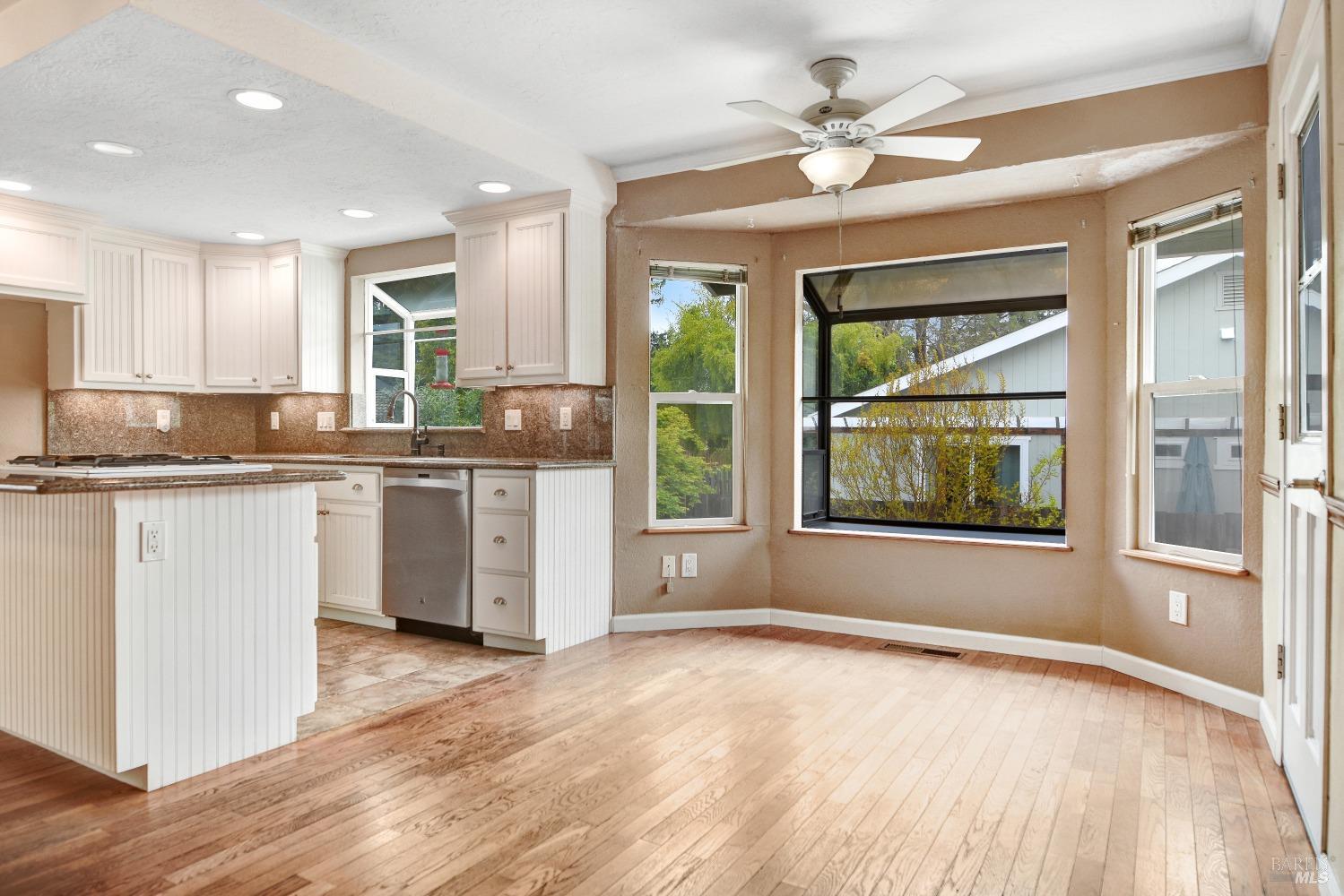 Detail Gallery Image 12 of 29 For 1728 Arroyo Sierra Cir, Santa Rosa,  CA 95405 - 3 Beds | 2/1 Baths