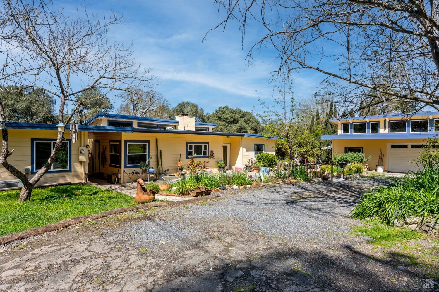 Detail Gallery Image 3 of 39 For 5490 Eastside Calpella Rd, Ukiah,  CA 95482 - 4 Beds | 3 Baths