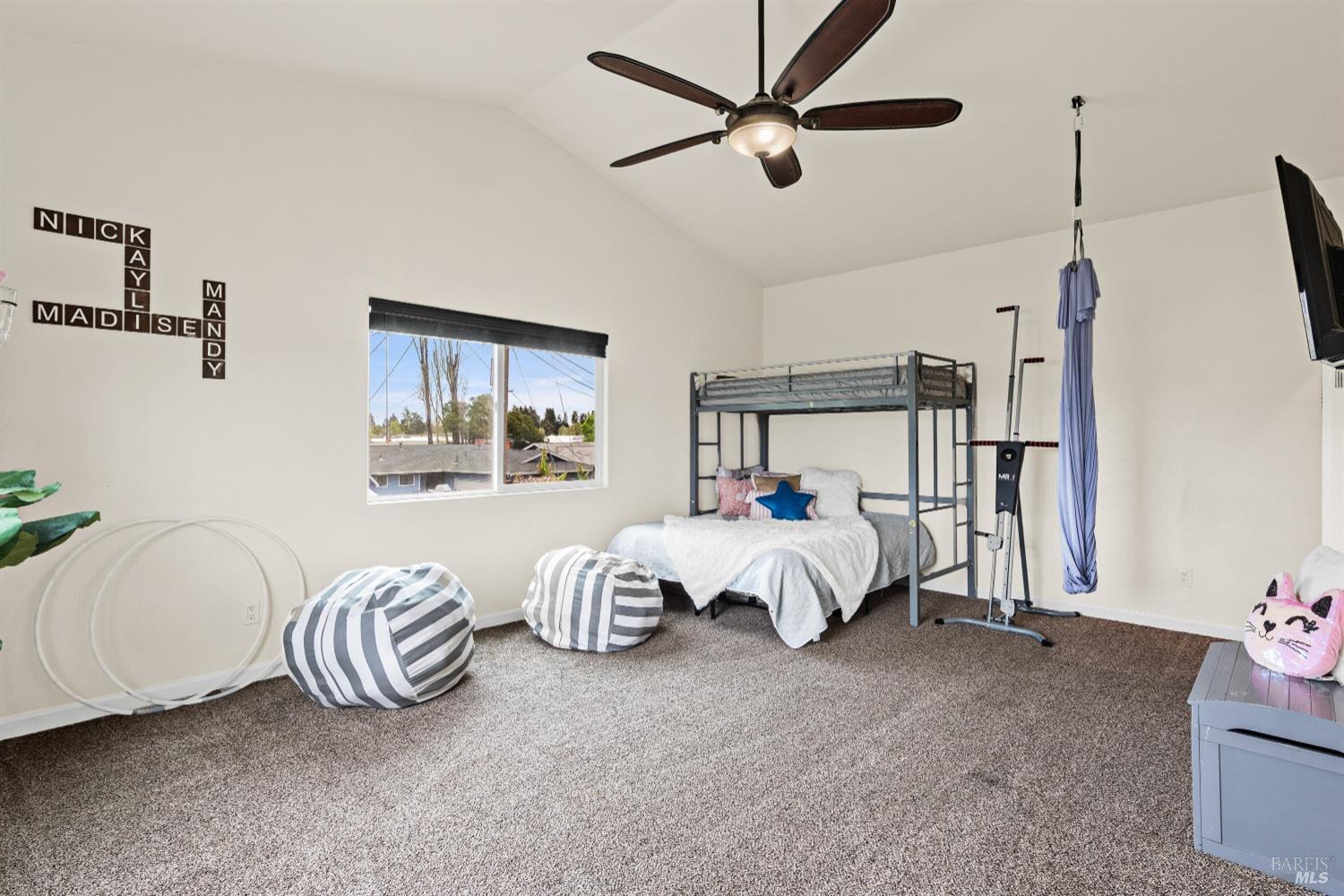 Detail Gallery Image 13 of 34 For 516 Alta Ave, Rohnert Park,  CA 94928 - 5 Beds | 3 Baths