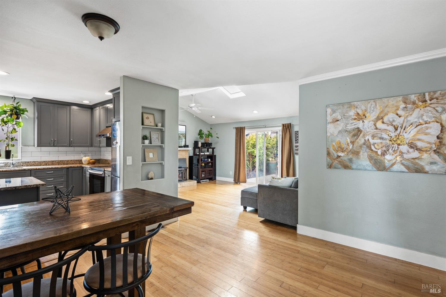 Detail Gallery Image 7 of 34 For 516 Alta Ave, Rohnert Park,  CA 94928 - 5 Beds | 3 Baths