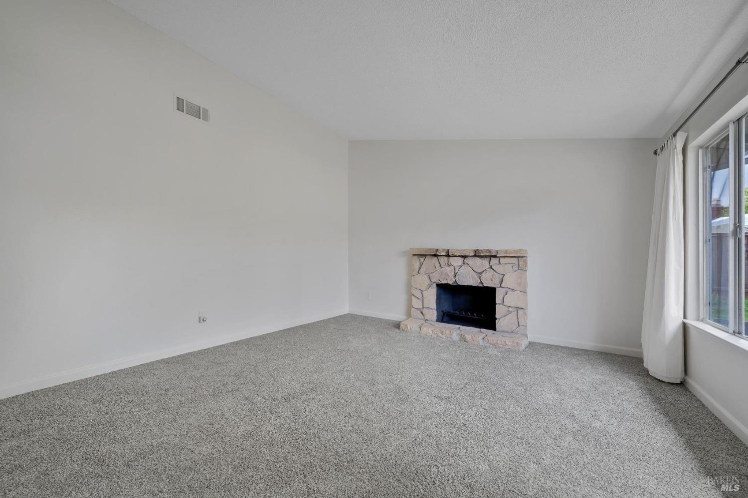 Detail Gallery Image 6 of 31 For 170 Wren Ct, Vallejo,  CA 94591 - 3 Beds | 2 Baths