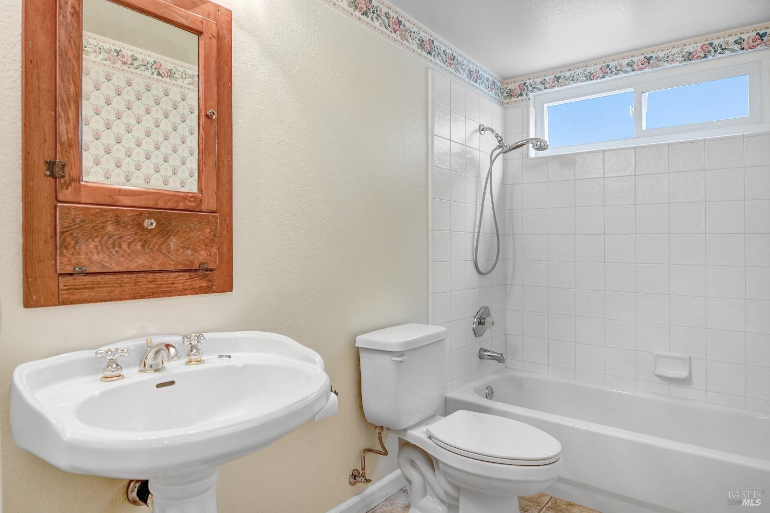 Detail Gallery Image 23 of 29 For 1728 Arroyo Sierra Cir, Santa Rosa,  CA 95405 - 3 Beds | 2/1 Baths