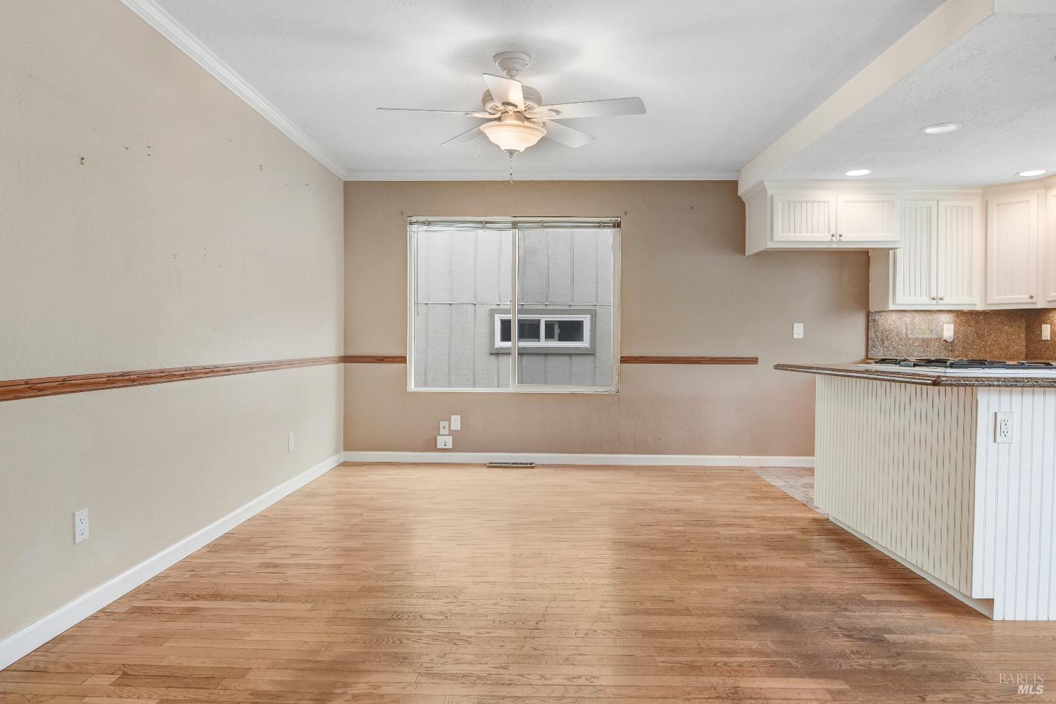 Detail Gallery Image 8 of 29 For 1728 Arroyo Sierra Cir, Santa Rosa,  CA 95405 - 3 Beds | 2/1 Baths