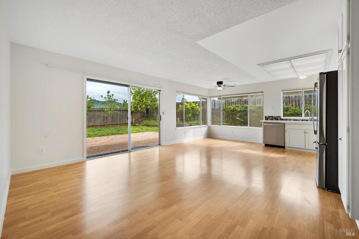 Detail Gallery Image 11 of 31 For 170 Wren Ct, Vallejo,  CA 94591 - 3 Beds | 2 Baths