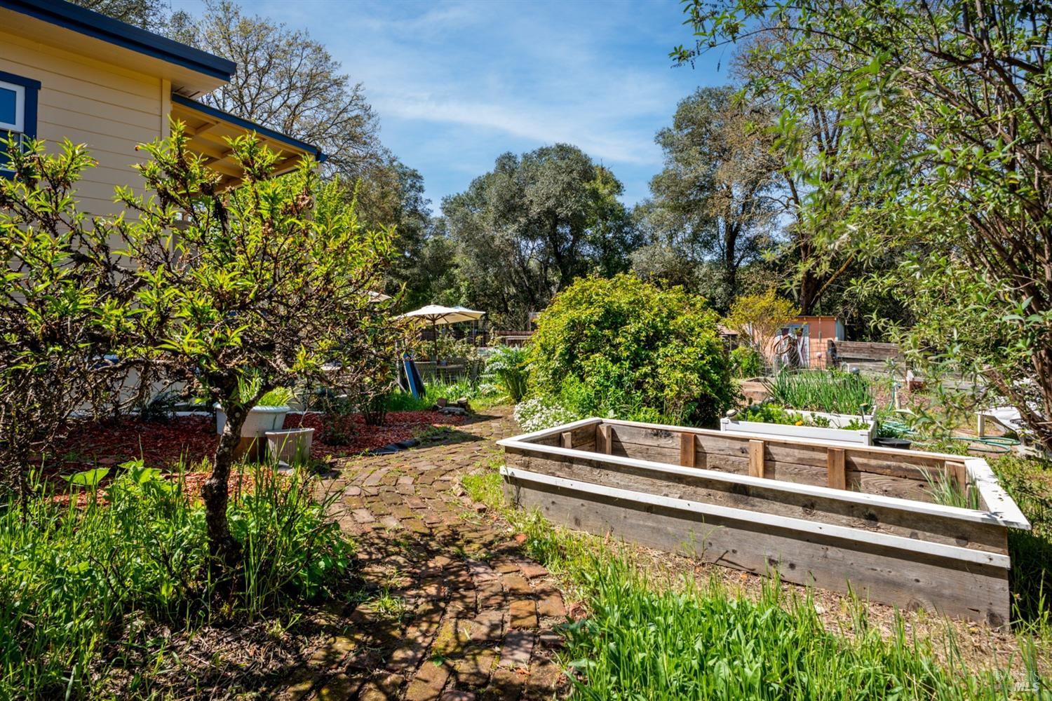 Detail Gallery Image 29 of 39 For 5490 Eastside Calpella Rd, Ukiah,  CA 95482 - 4 Beds | 3 Baths