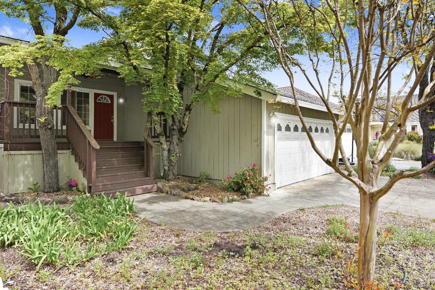Detail Gallery Image 2 of 29 For 1728 Arroyo Sierra Cir, Santa Rosa,  CA 95405 - 3 Beds | 2/1 Baths