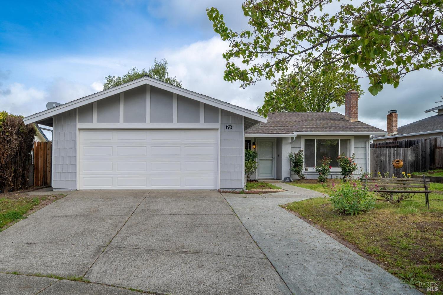 Detail Gallery Image 3 of 31 For 170 Wren Ct, Vallejo,  CA 94591 - 3 Beds | 2 Baths