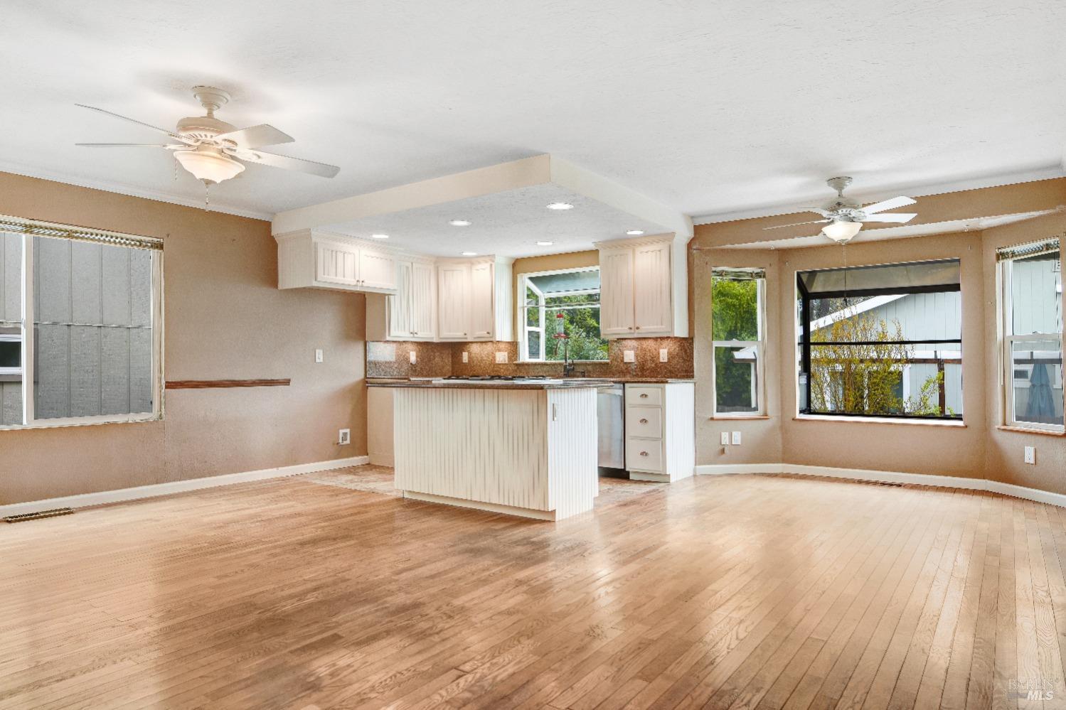 Detail Gallery Image 9 of 29 For 1728 Arroyo Sierra Cir, Santa Rosa,  CA 95405 - 3 Beds | 2/1 Baths