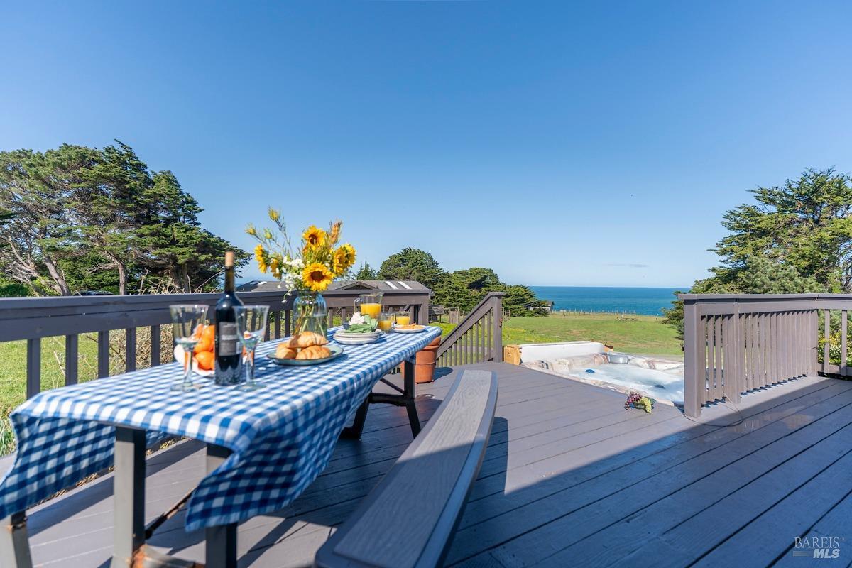 Detail Gallery Image 8 of 36 For 2721 White Gull Ct, Albion,  CA 95410 - 3 Beds | 2 Baths