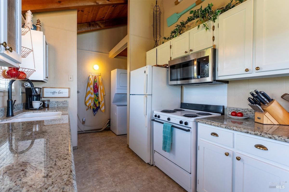 Detail Gallery Image 19 of 36 For 2721 White Gull Ct, Albion,  CA 95410 - 3 Beds | 2 Baths
