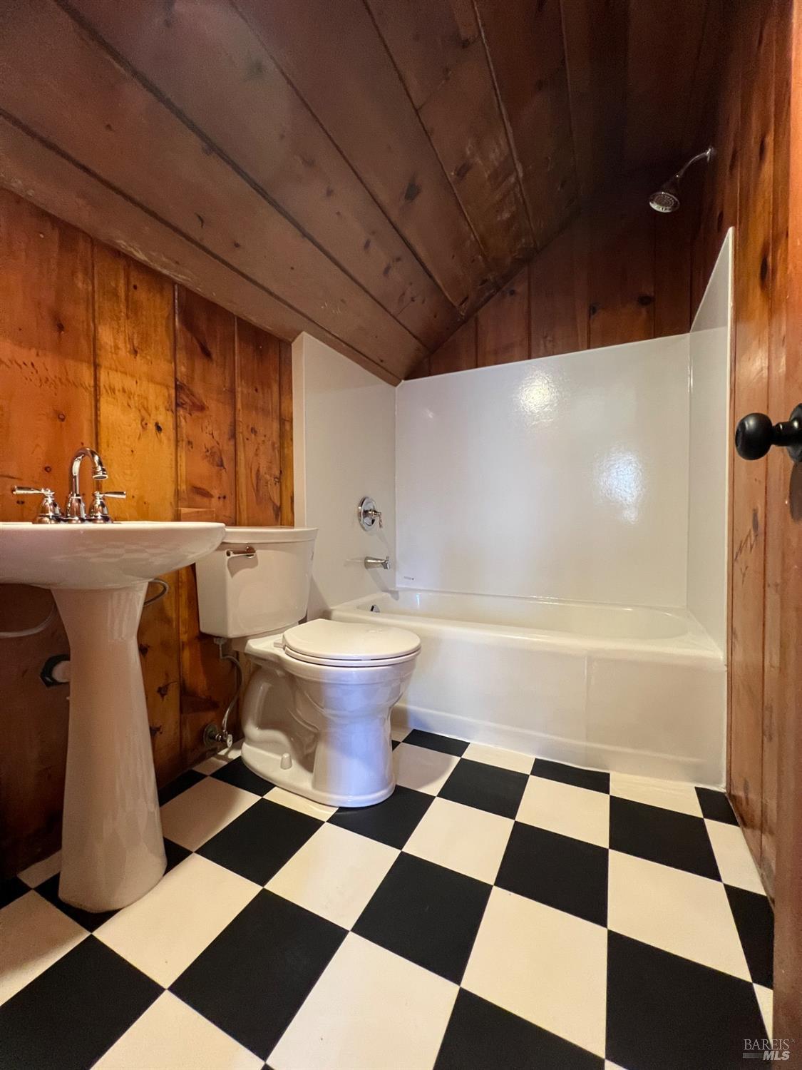 Detail Gallery Image 21 of 29 For 92 Madrone St, Willits,  CA 95490 - 4 Beds | 2 Baths