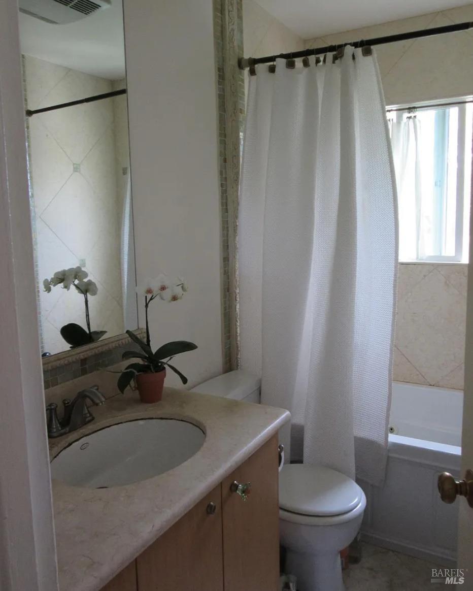 Detail Gallery Image 12 of 20 For 40 Valley Cir, Mill Valley,  CA 94941 - 2 Beds | 1 Baths
