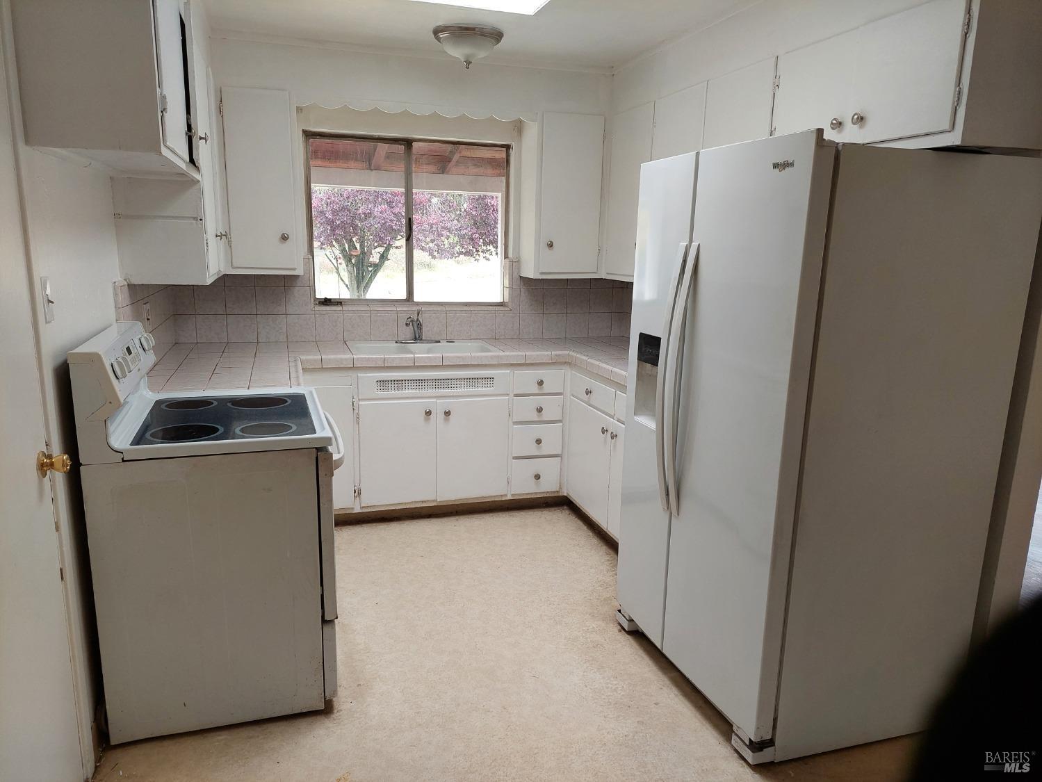 Detail Gallery Image 3 of 16 For 16500 Pine Dr, Fort Bragg,  CA 95437 - 3 Beds | 2 Baths