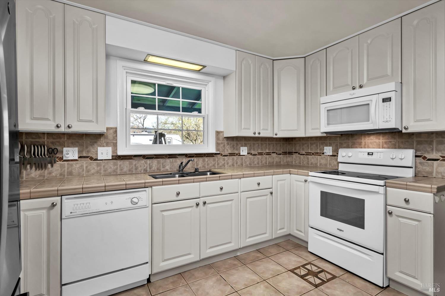 Detail Gallery Image 6 of 31 For 820 Clover Dr, Upper Lake,  CA 95485 - 4 Beds | 2/1 Baths