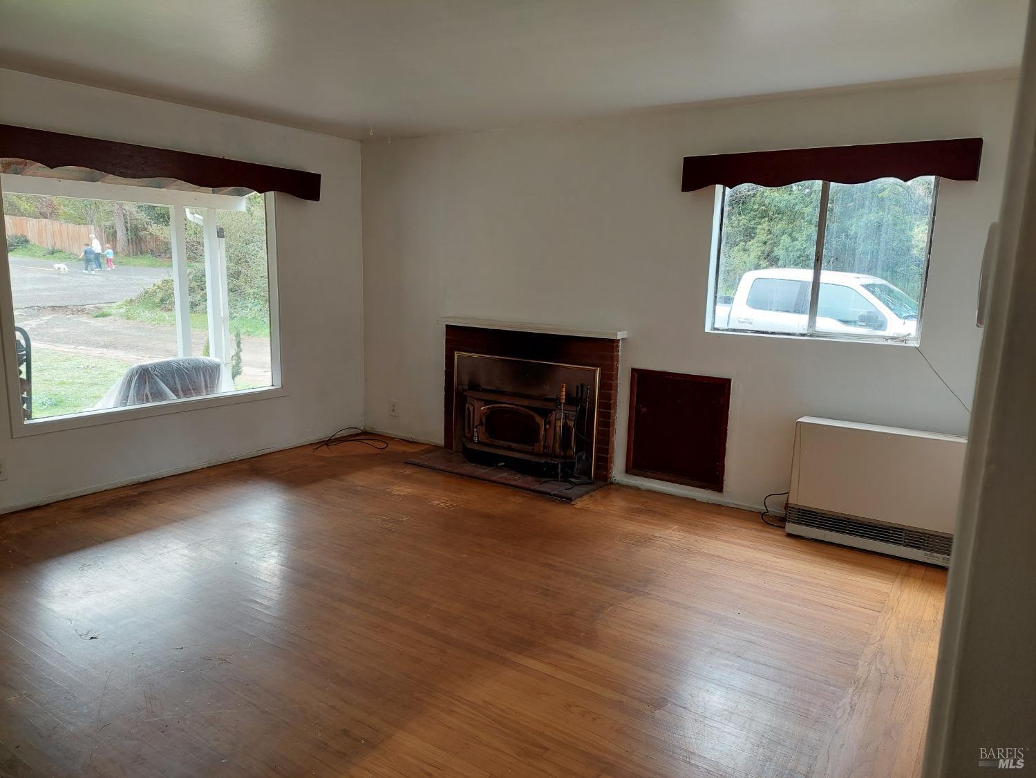 Detail Gallery Image 2 of 16 For 16500 Pine Dr, Fort Bragg,  CA 95437 - 3 Beds | 2 Baths