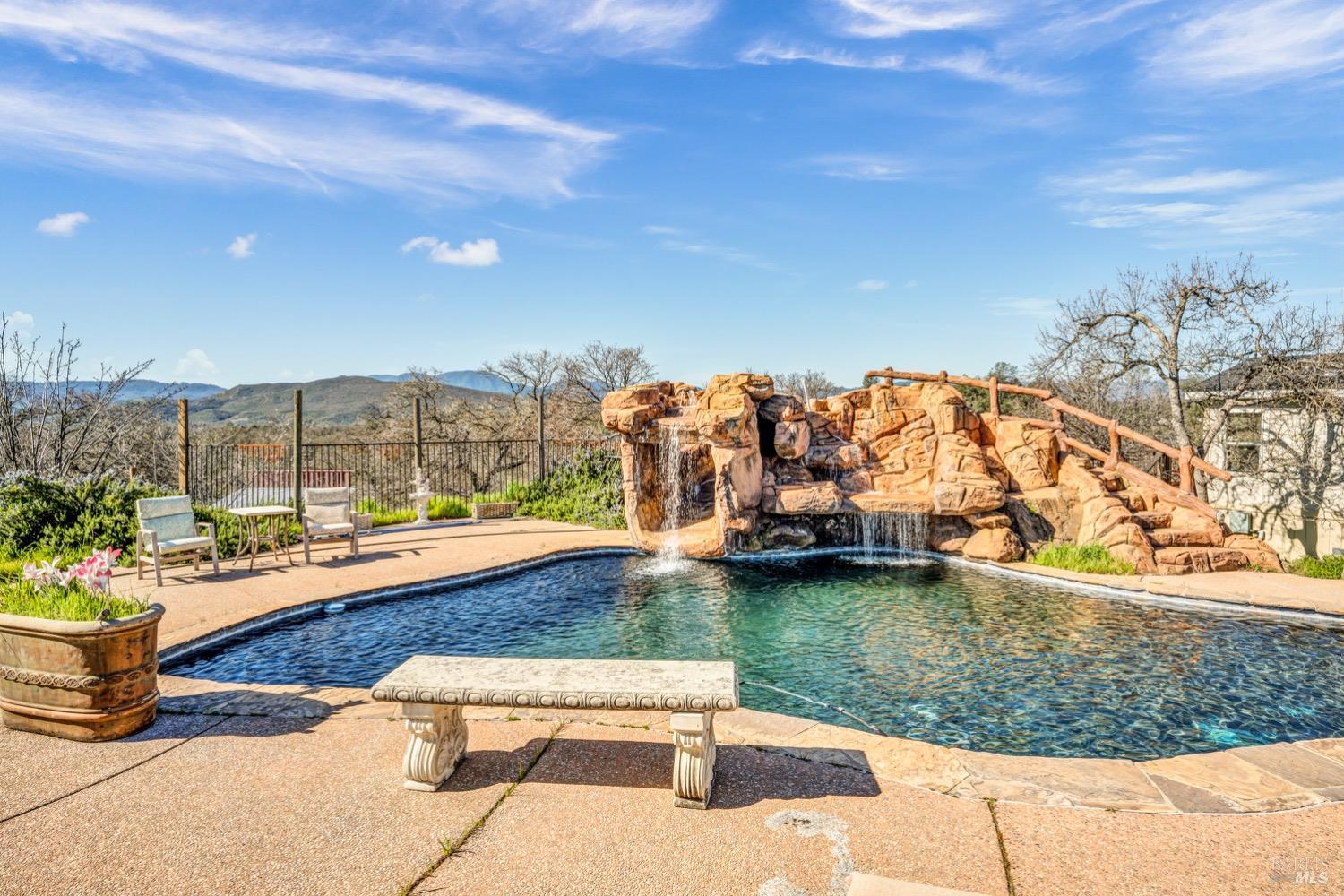 Detail Gallery Image 3 of 22 For 21054 Yankee Valley Rd, Hidden Valley Lake,  CA 95467 - 3 Beds | 2 Baths