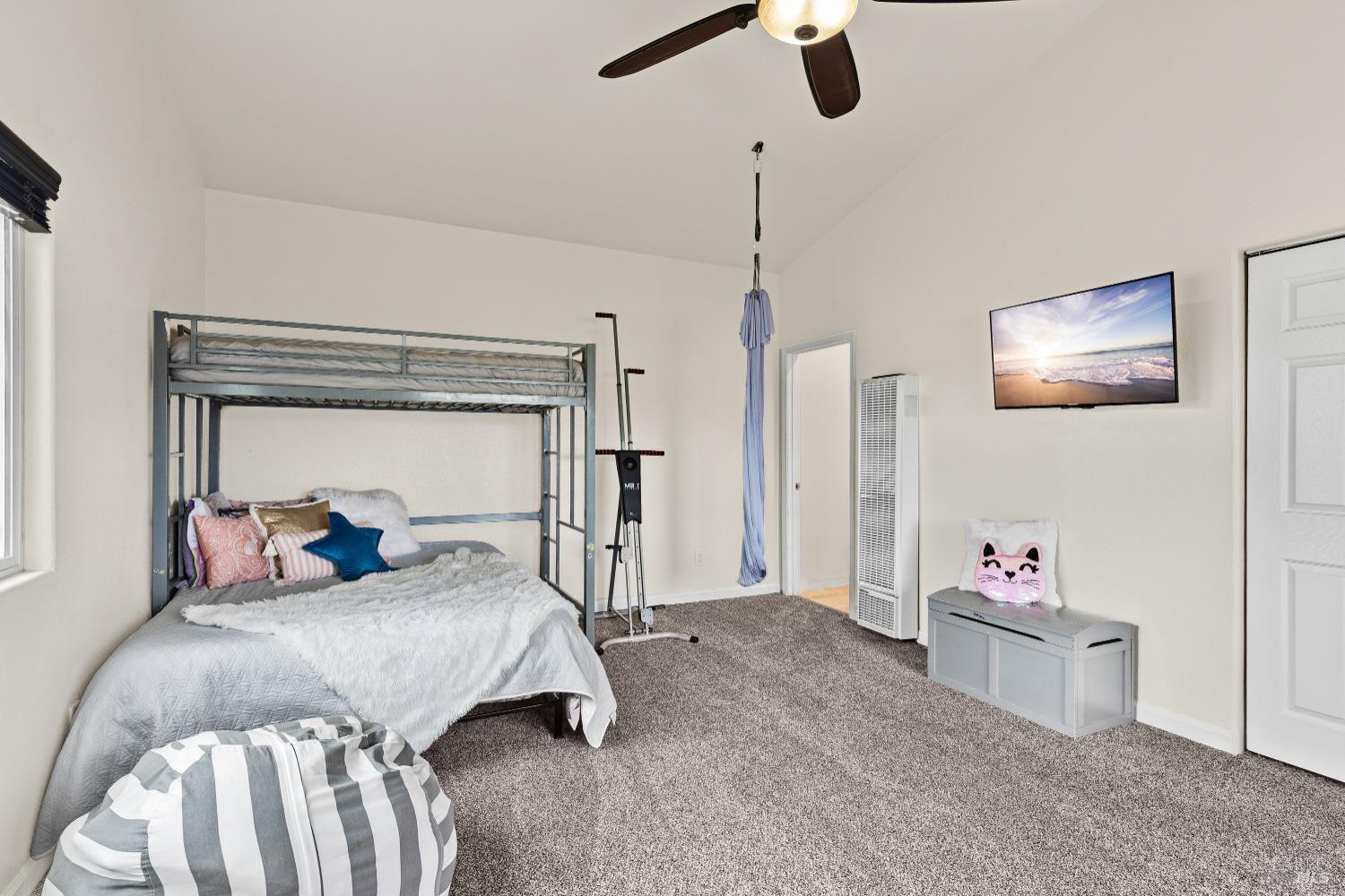 Detail Gallery Image 12 of 34 For 516 Alta Ave, Rohnert Park,  CA 94928 - 5 Beds | 3 Baths