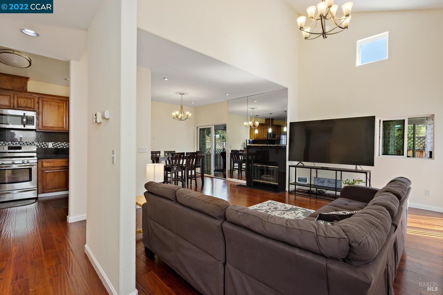Detail Gallery Image 4 of 24 For 561 Jade Cir, Vallejo,  CA 94590 - 3 Beds | 2/1 Baths