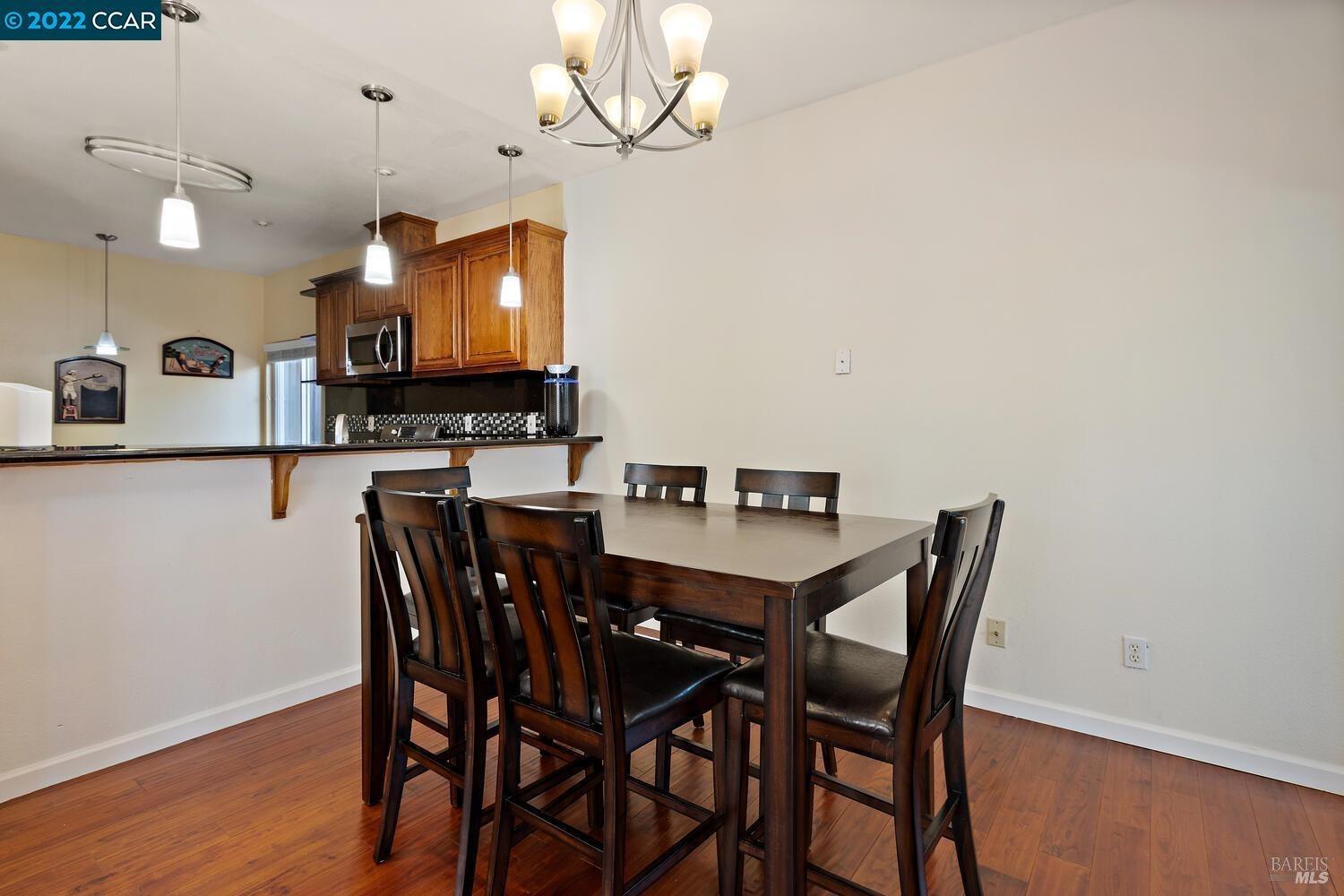 Detail Gallery Image 10 of 24 For 561 Jade Cir, Vallejo,  CA 94590 - 3 Beds | 2/1 Baths