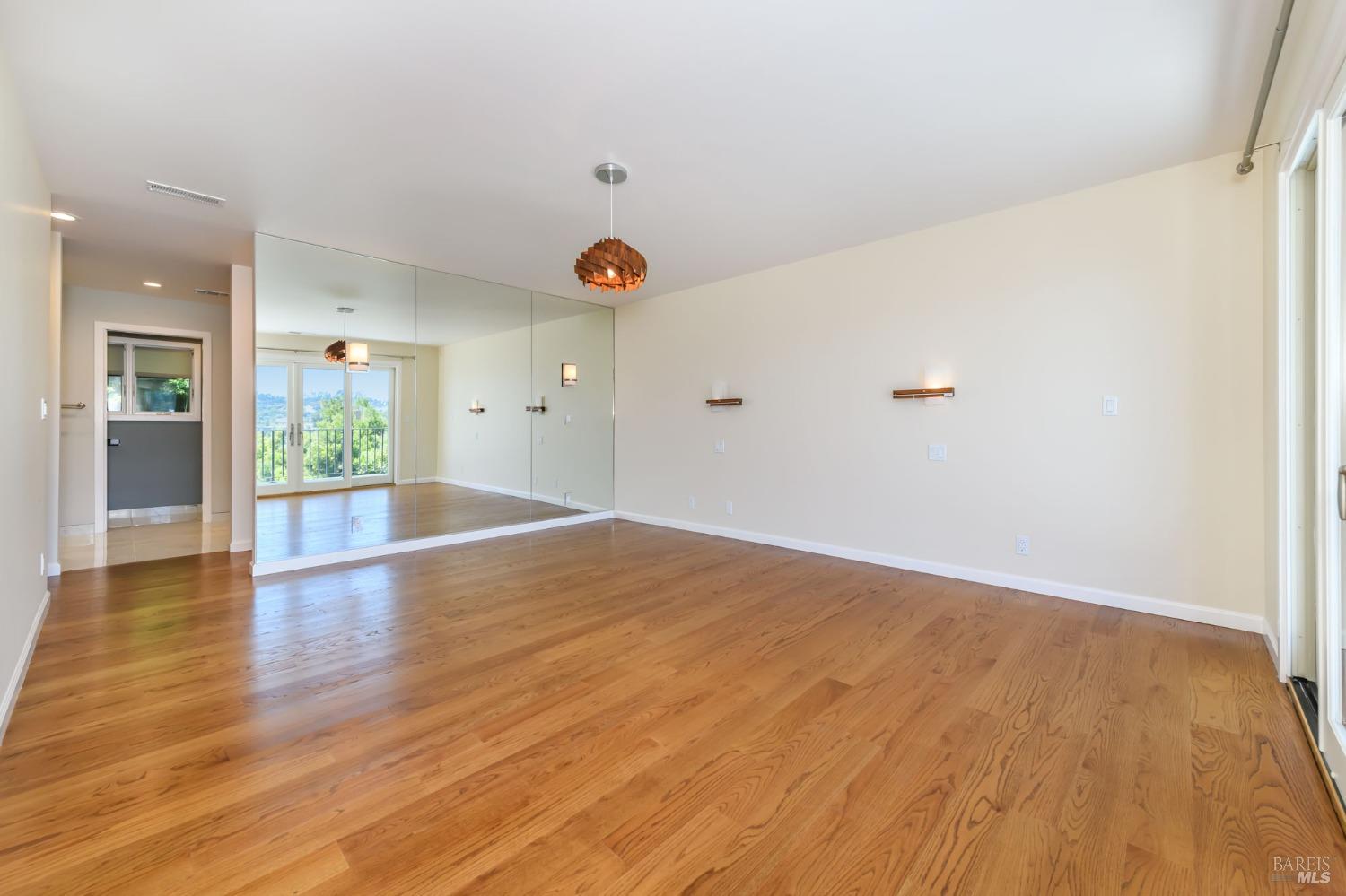 Detail Gallery Image 16 of 30 For Address Is Not Disclosed, Mill Valley,  CA 94941 - 5 Beds | 4/1 Baths