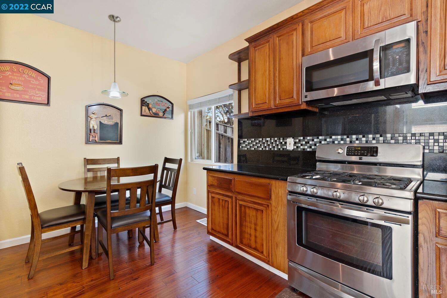 Detail Gallery Image 11 of 24 For 561 Jade Cir, Vallejo,  CA 94590 - 3 Beds | 2/1 Baths