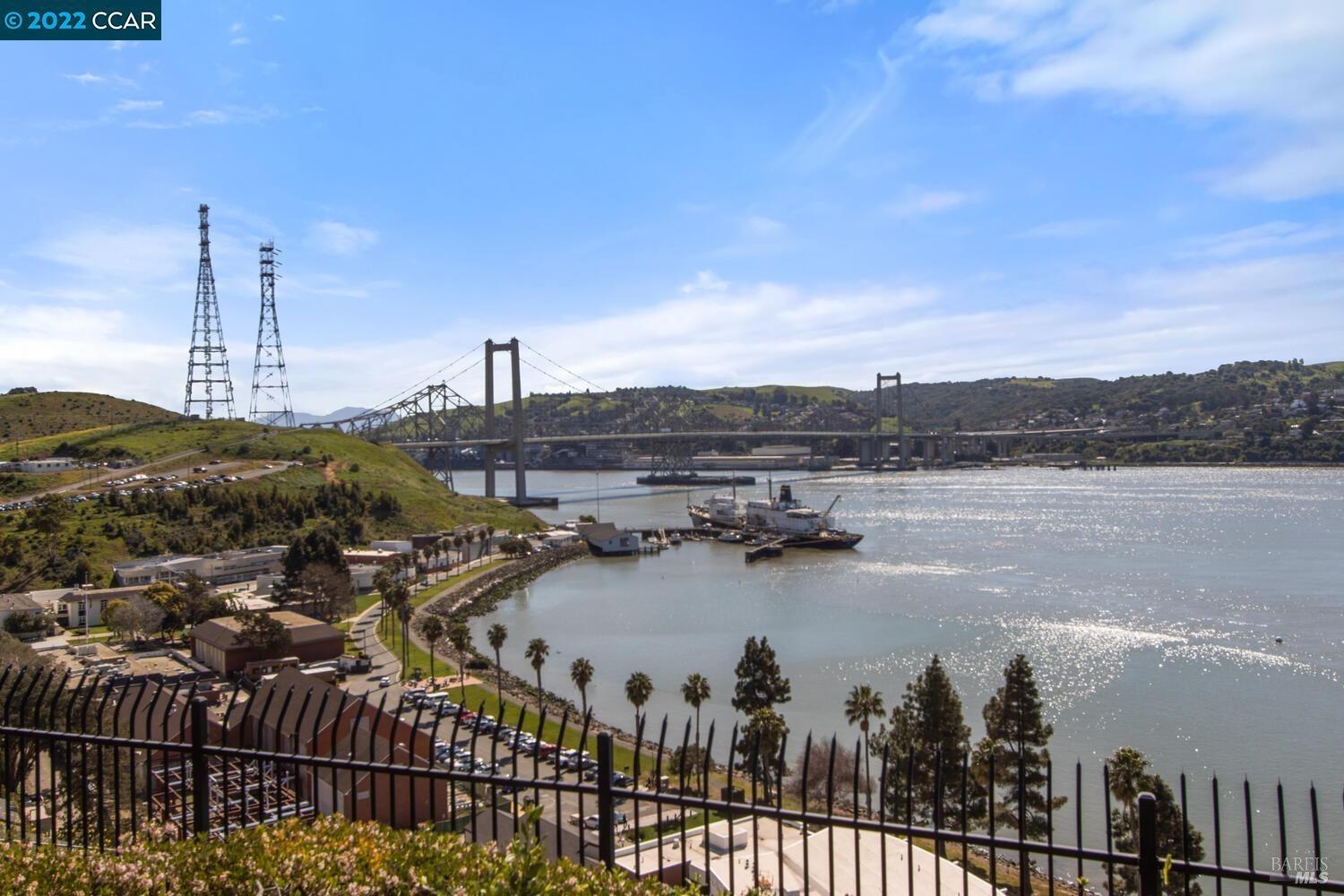 Detail Gallery Image 2 of 24 For 561 Jade Cir, Vallejo,  CA 94590 - 3 Beds | 2/1 Baths